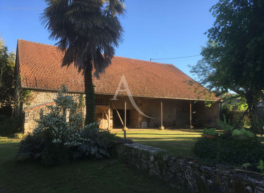 Bel ensemble grande maison, grange et petite maison à rénover, terrain - photo 2