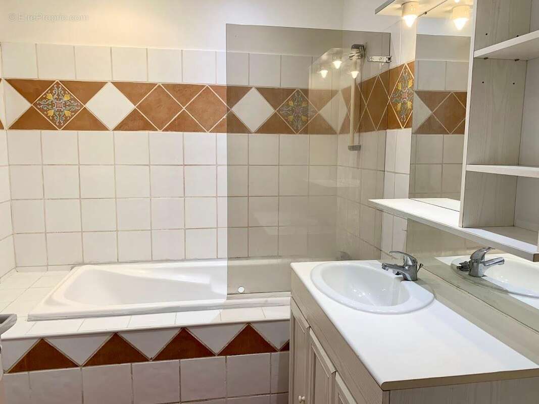   - Appartement à DRAGUIGNAN