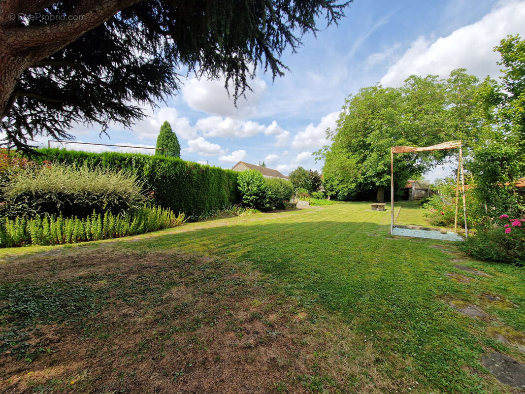 Maison à MONTCHAUVET