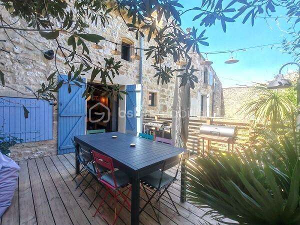 Maison à SAINT-CHAPTES