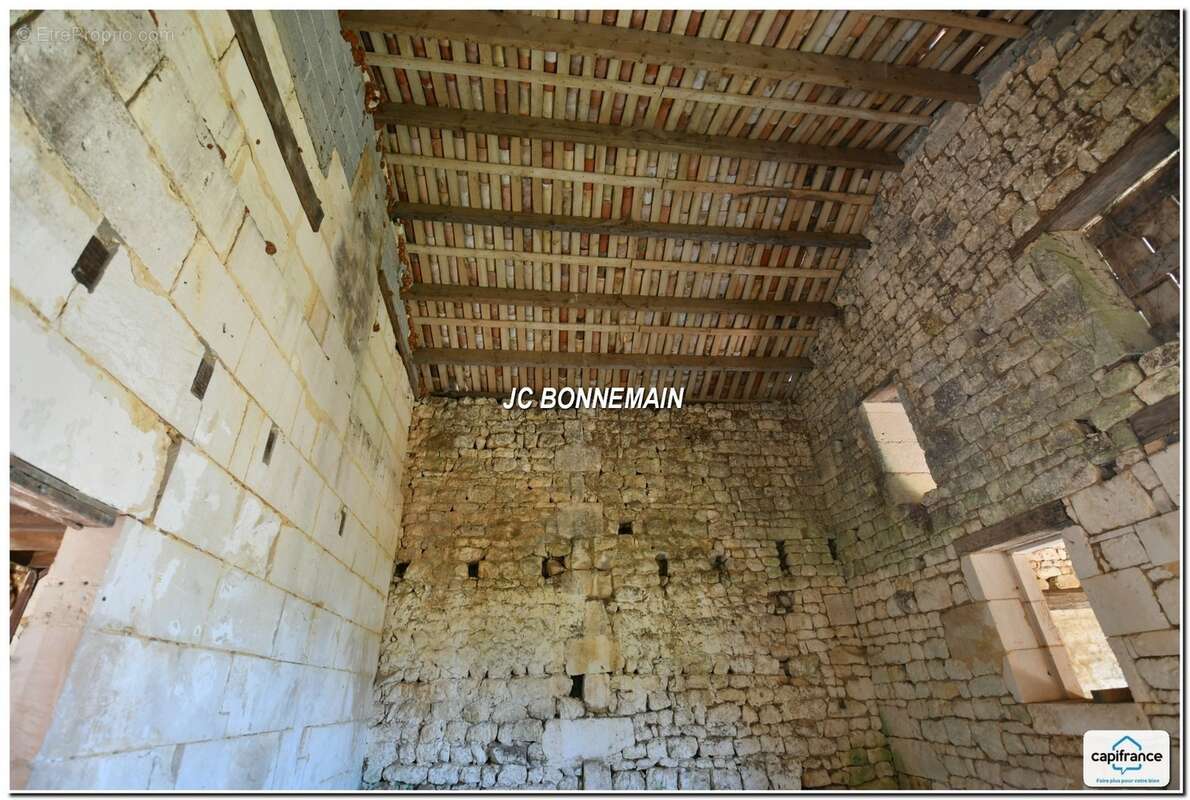 A vendre sur 1,14 Ha - Maison 1 à Réhabiliter 200 m² / Maison 2 Habitable Immédiat CHERMIGNAC (17) - photo 19