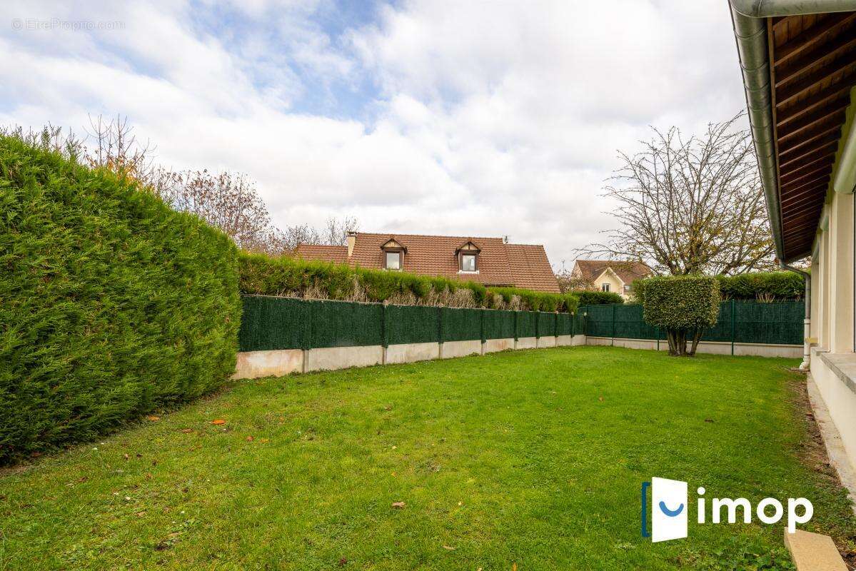 Maison à LES MOLIERES