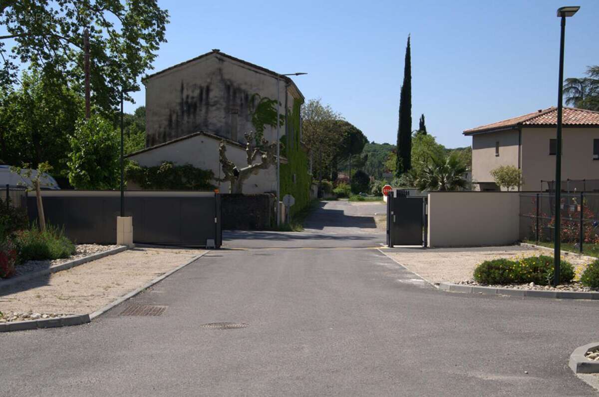 Terrain à MONTELIMAR