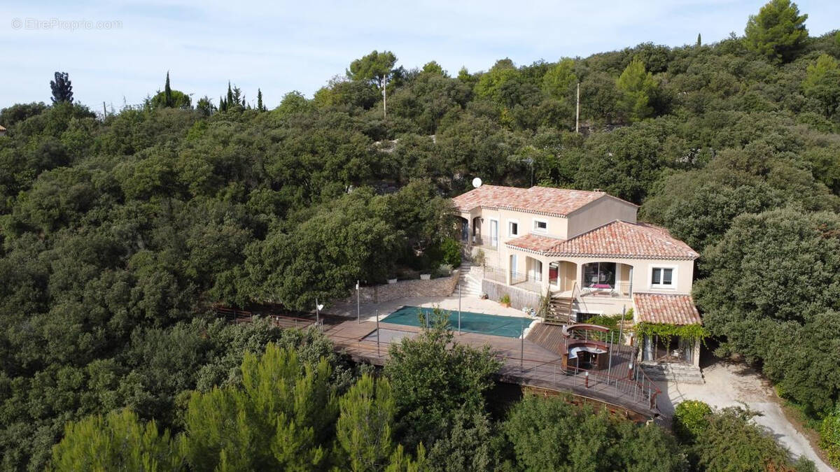 Maison à VENASQUE