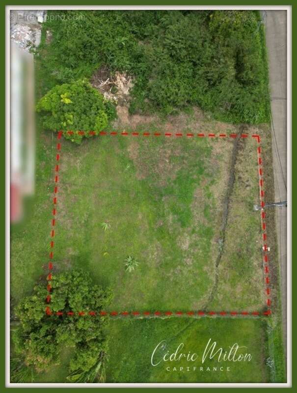 Terrain à LE LAMENTIN