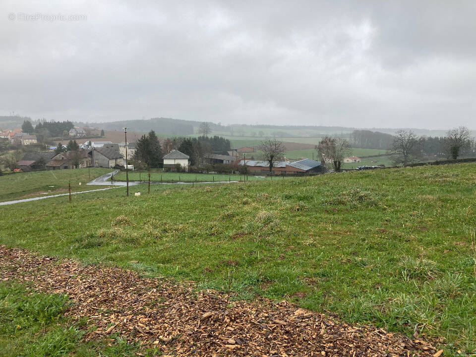 Terrain à LAFEUILLADE-EN-VEZIE
