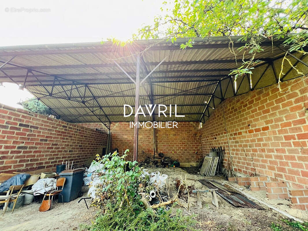 Terrain à CHANTELOUP-LES-VIGNES