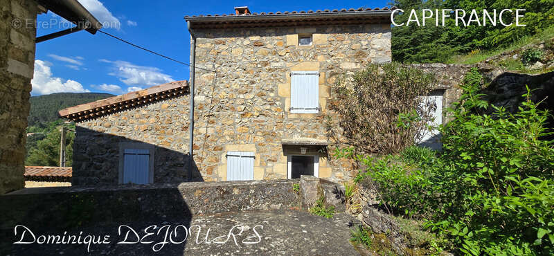 Maison à SAINT-SAUVEUR-DE-MONTAGUT