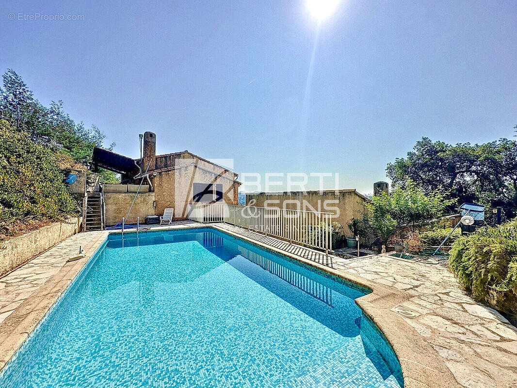 Maison à MANDELIEU-LA-NAPOULE