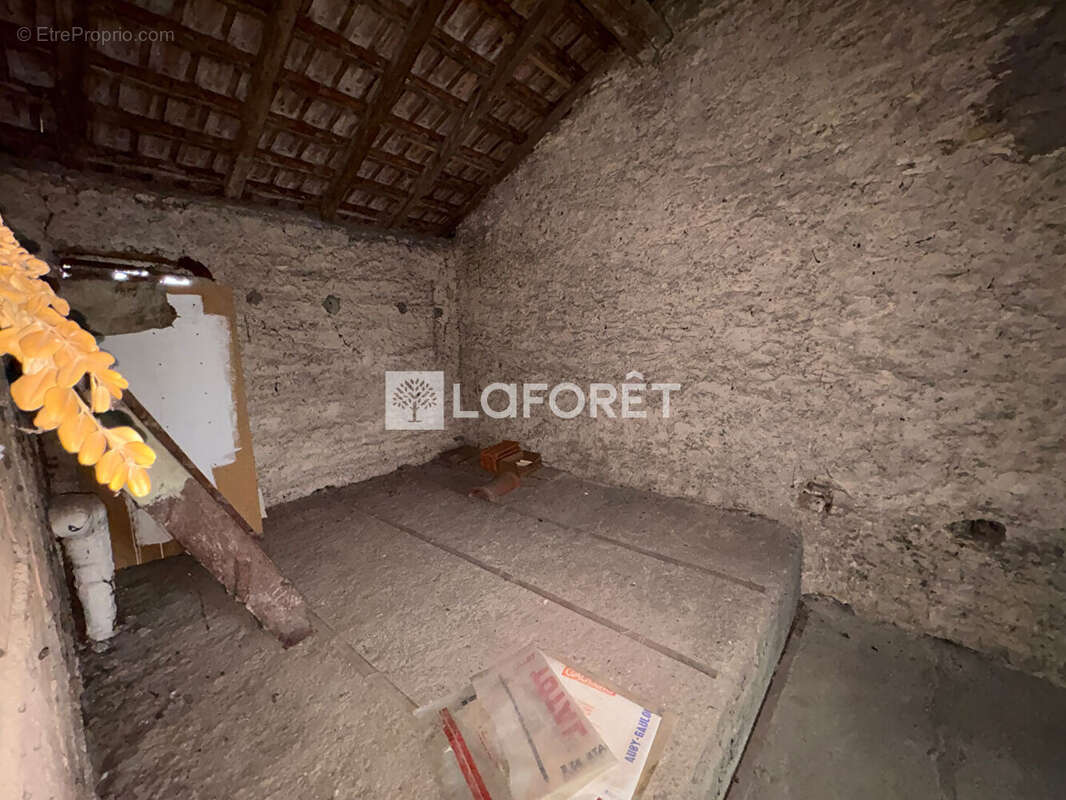 Maison à AY-SUR-MOSELLE