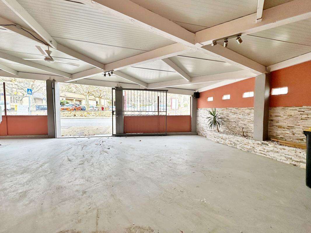 Commerce à SAUVETERRE