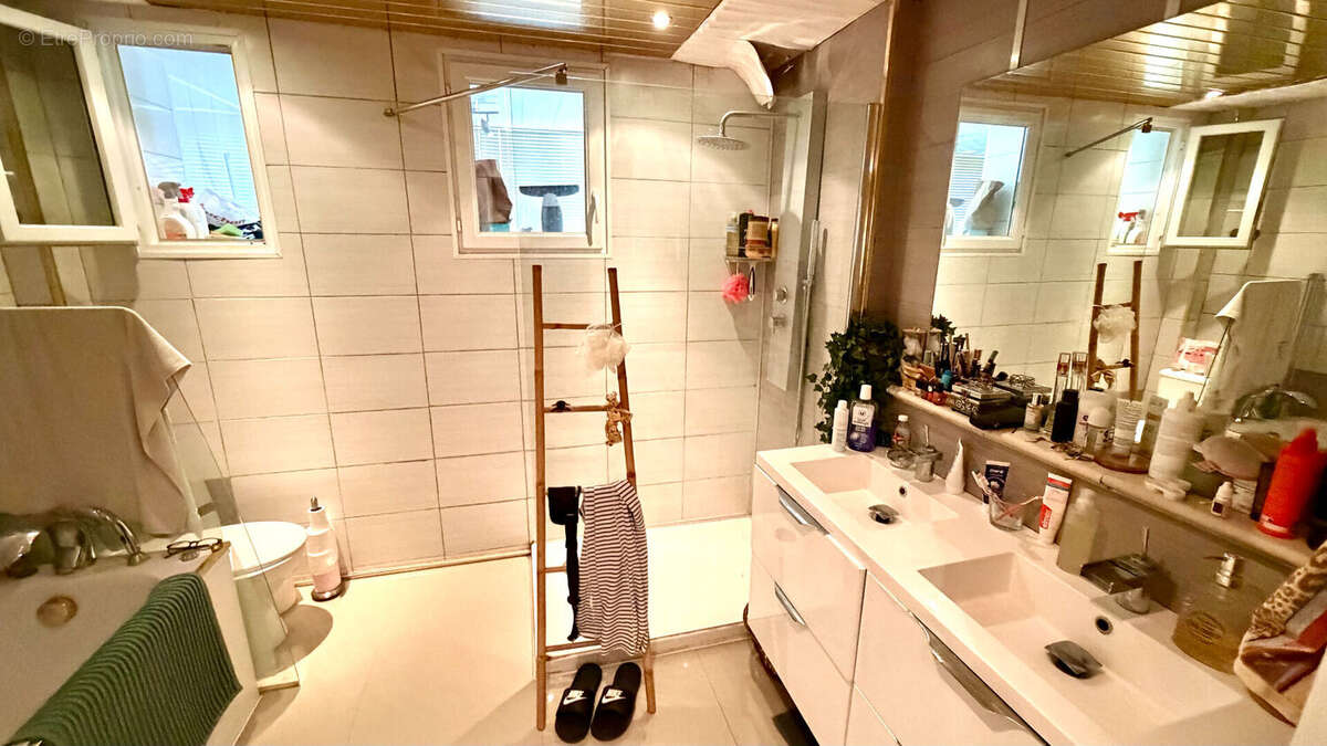 Appartement de type T 3 avec balcon et garage privatif, calme et résidentiel. - photo 7