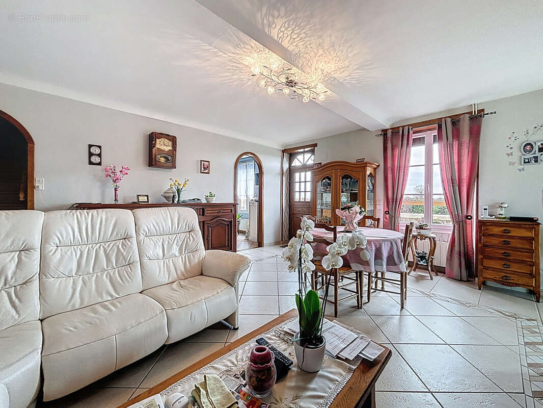 Maison à HOTTOT-LES-BAGUES