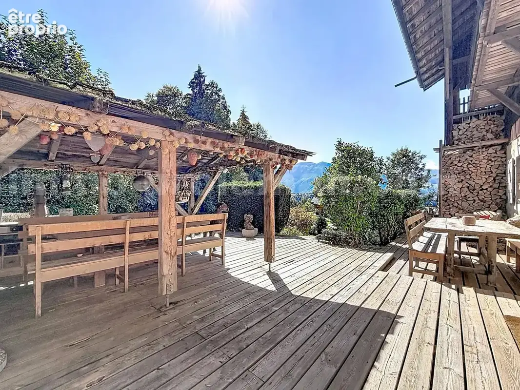 Appartement_T7_Araches_la_frasse_les_carroz_terrasse_balcon_belle_superficie_proche_prox_frontière_Suisse_direction_GENEVE_autoroutes_investissement_locatif_vente_vue_séjour_cuisine_ouverte_calme_nature