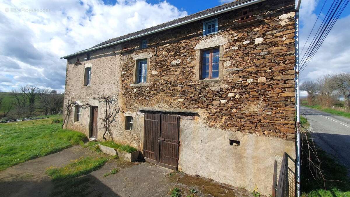 Maison à LA SALVETAT-PEYRALES