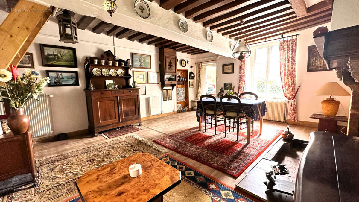 Maison à SAINT-VICTOR-DE-BUTHON