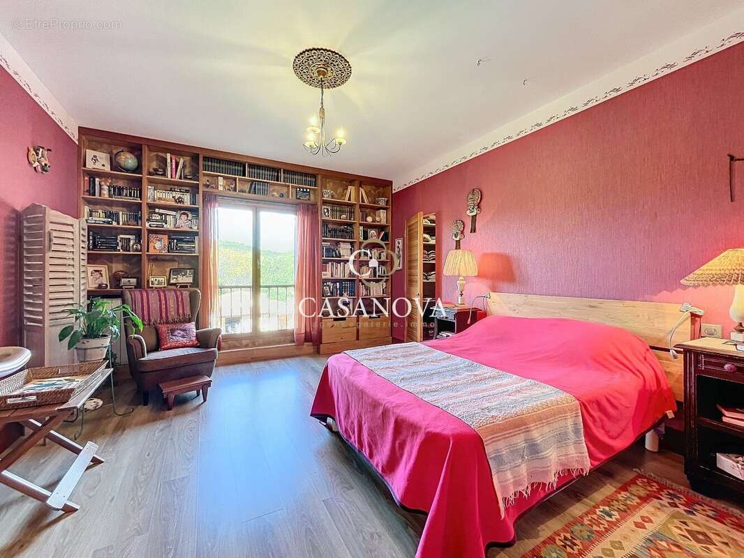 Maison de 230 m² sur joli jardin de 1700m² - photo 9