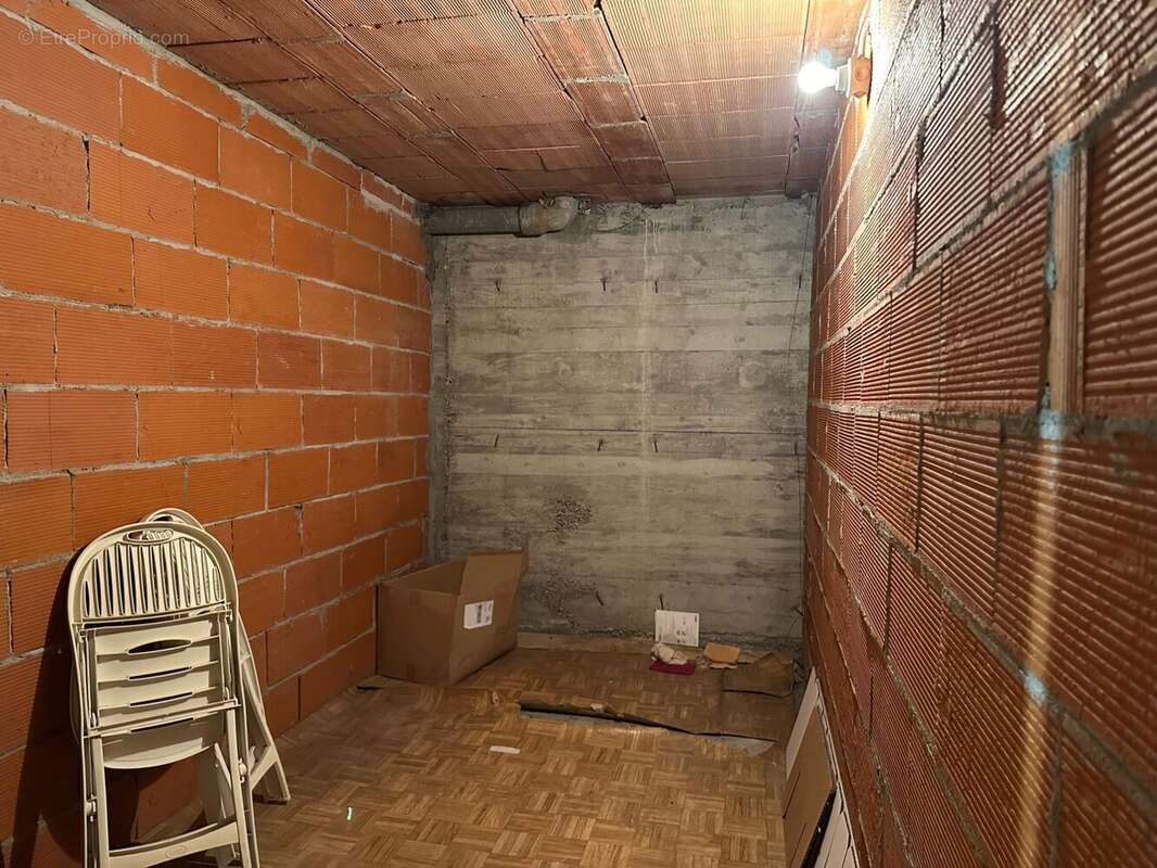 Cave - Appartement à NARBONNE