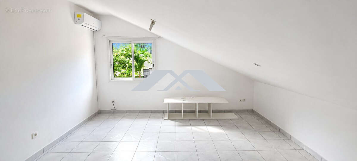 Maison 90 m² à Le Port  - photo 4