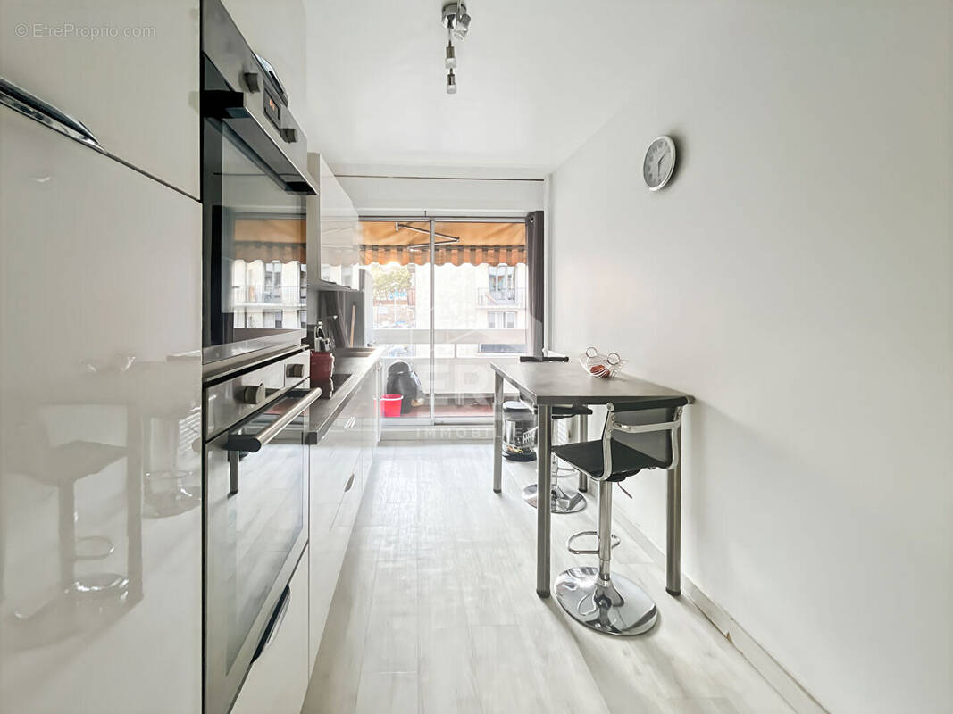 Appartement à MARSEILLE-4E