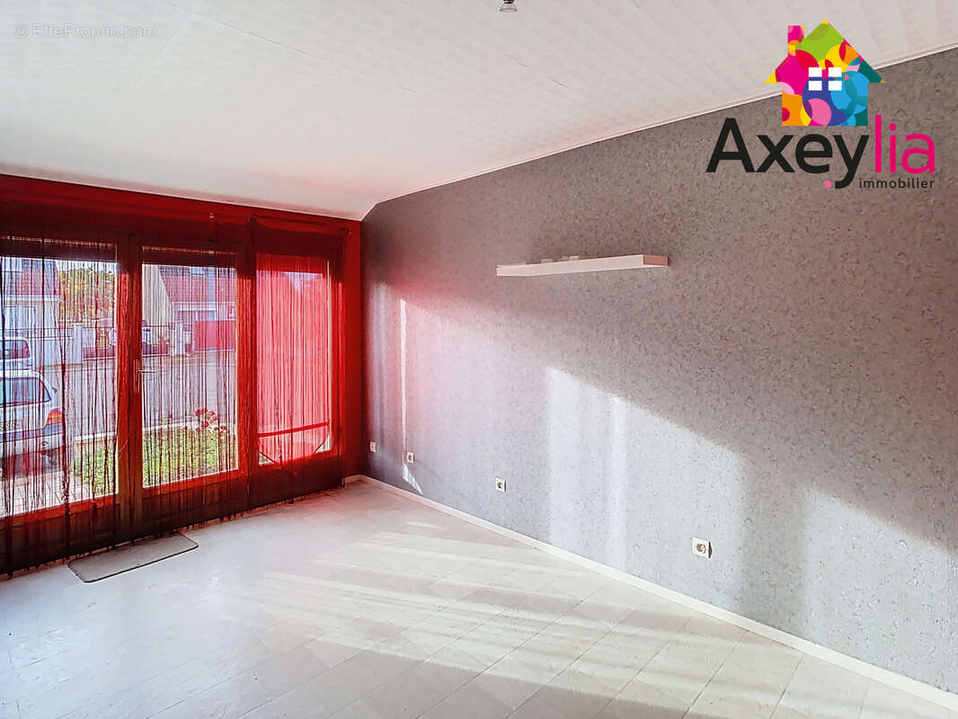 Maison à COMMELLE-VERNAY