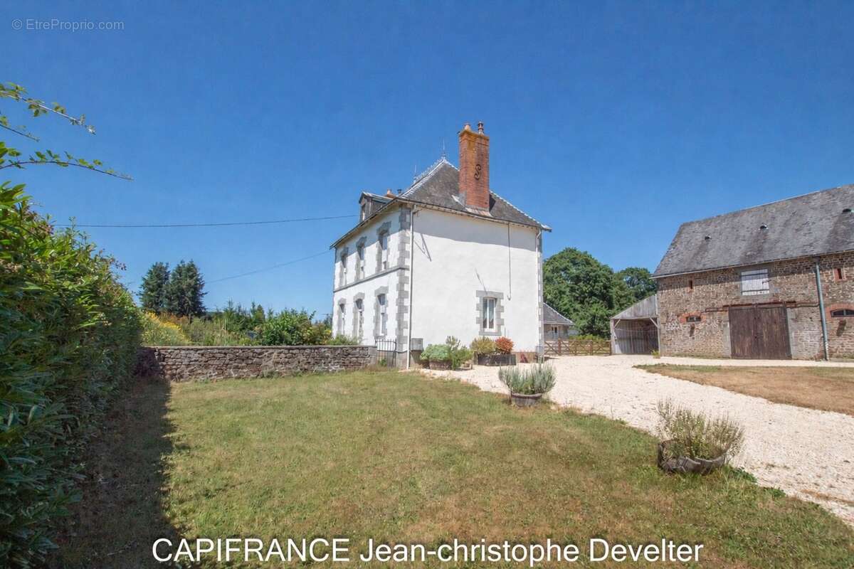 Maison bourgeoise à vendre 4 chambres SAINT DENIS DE GASTINES (53) sur terrain de 5 400 m2 - photo 19