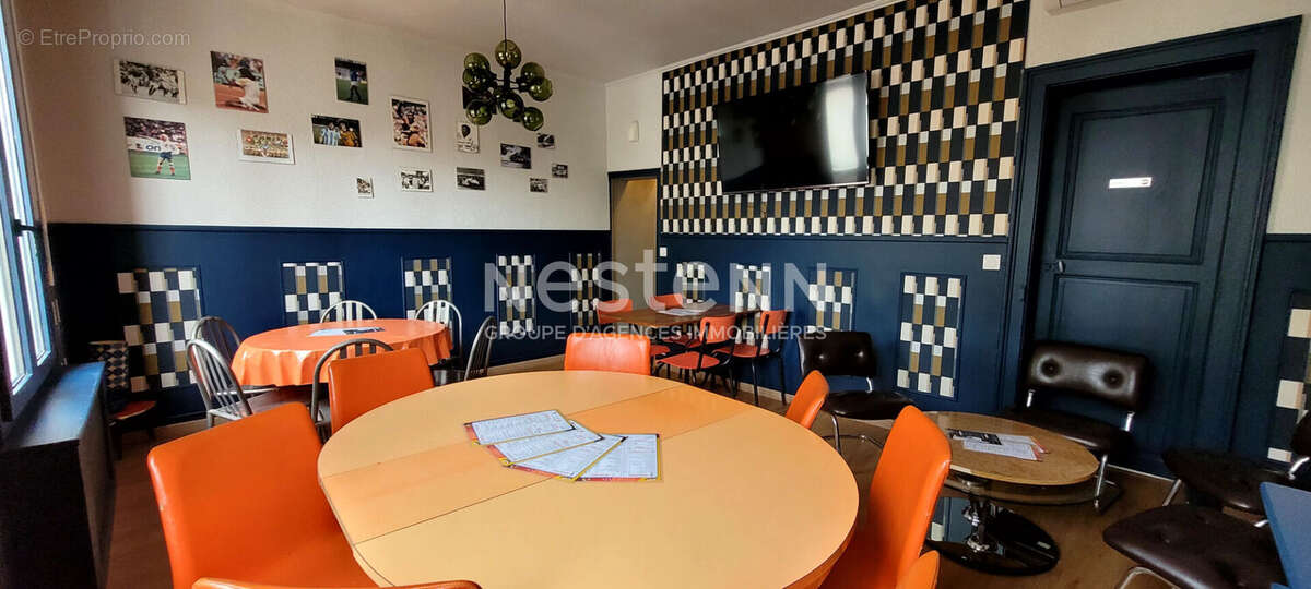 Bar à thème bien situé avec terrasse, clientèle régulière - photo 3