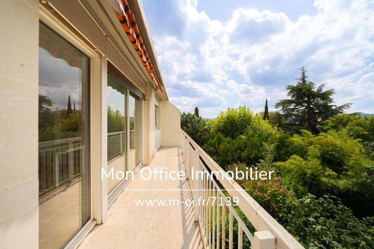 Référence : 7139-LLI - Lumineux T3 avec terrasse - quartier de La Torse à Aix-en-Provence - photo 3