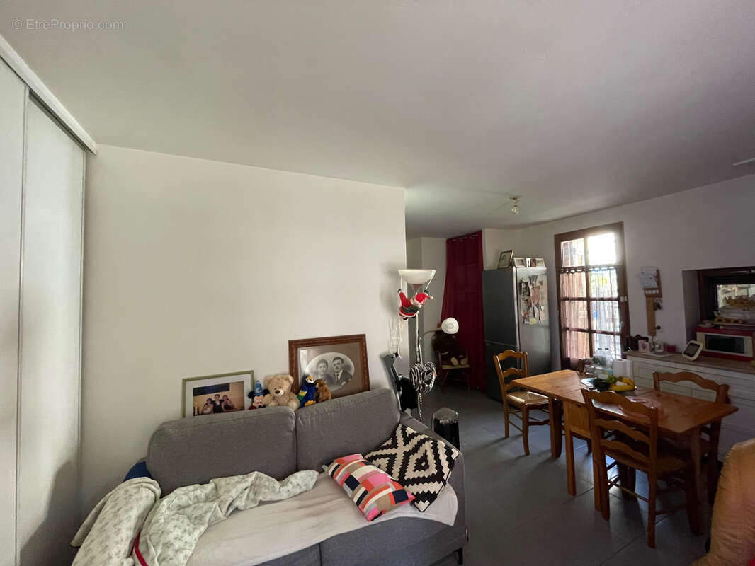 Maison à VIC-LA-GARDIOLE