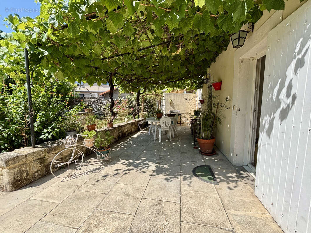Maison 120 m² à Arles  - photo 6