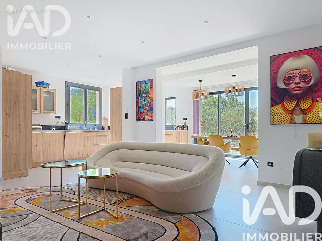 Photo 3 - Maison à ROQUEBRUNE-SUR-ARGENS