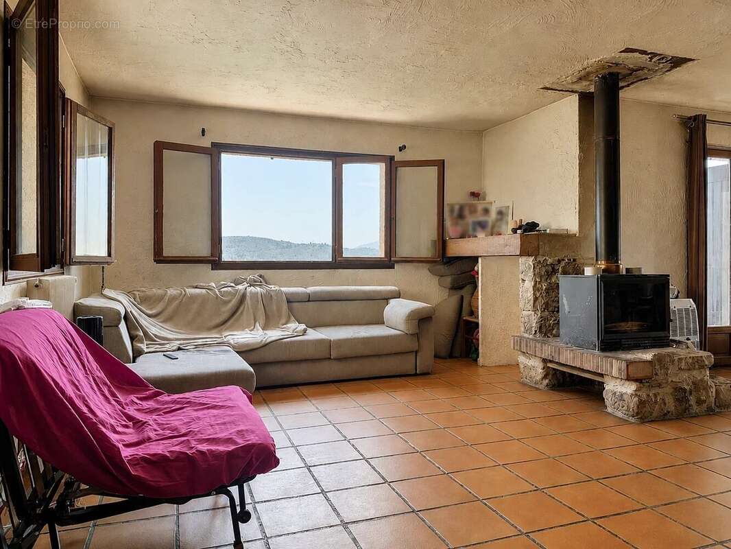 Villa individuelle divisée en 2 appartements – Bonson - photo 11
