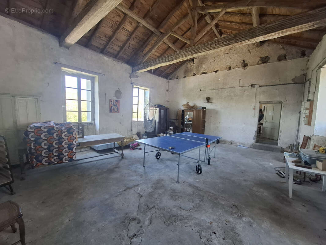 Maison à MONTROL-SENARD