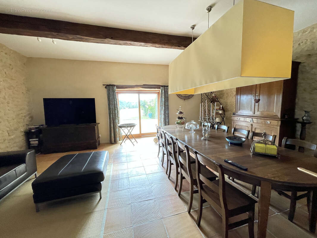 Maison à VIC-FEZENSAC