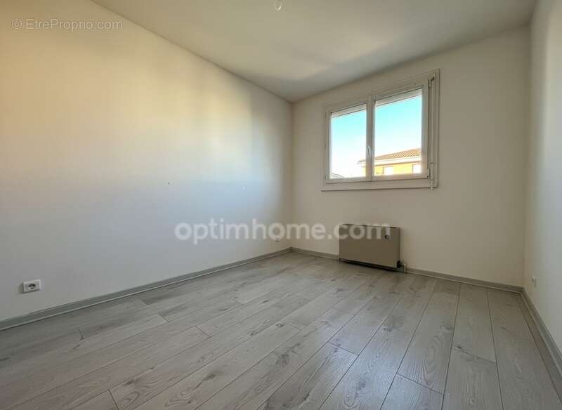 Appartement à MEYZIEU