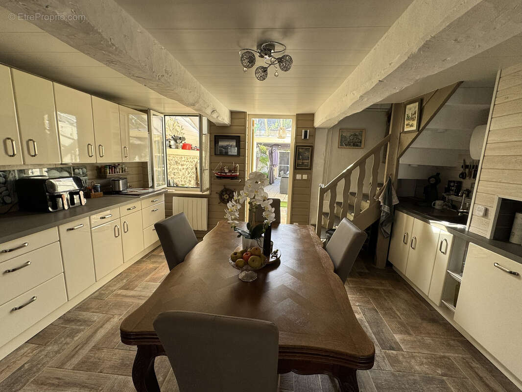 Maison à LA RIVIERE-SAINT-SAUVEUR