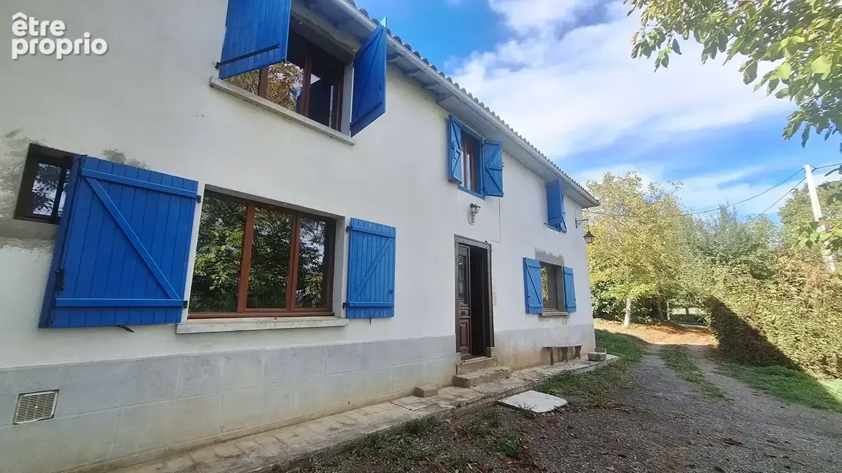 Ancien corps de ferme  T4 /5 sur 5500m² de terrain - photo 2