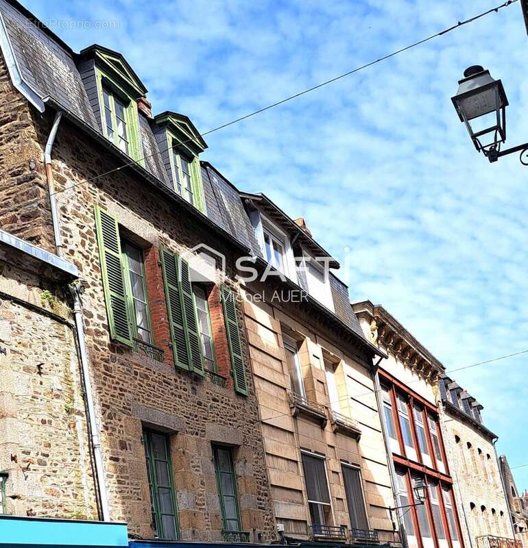 Photo 2 - Commerce à FOUGERES