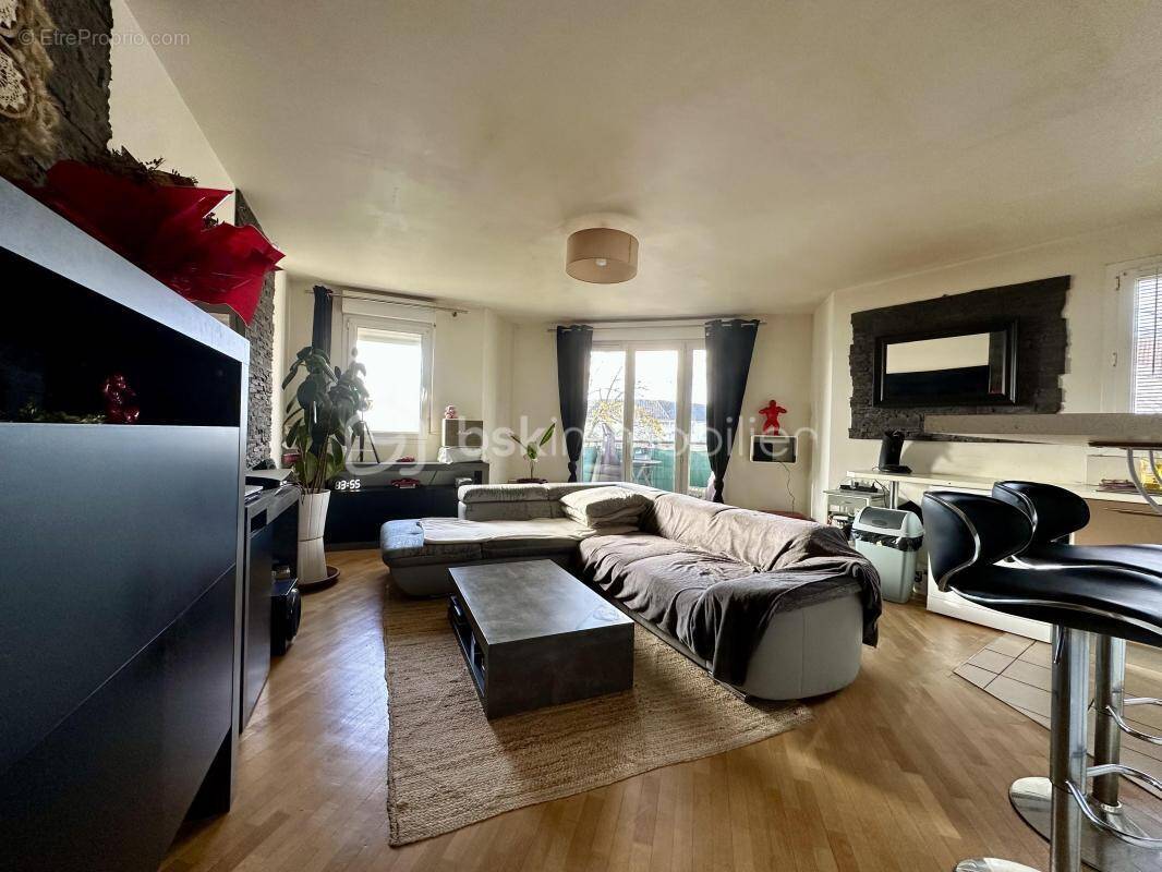 Appartement à SAVIGNY-LE-TEMPLE