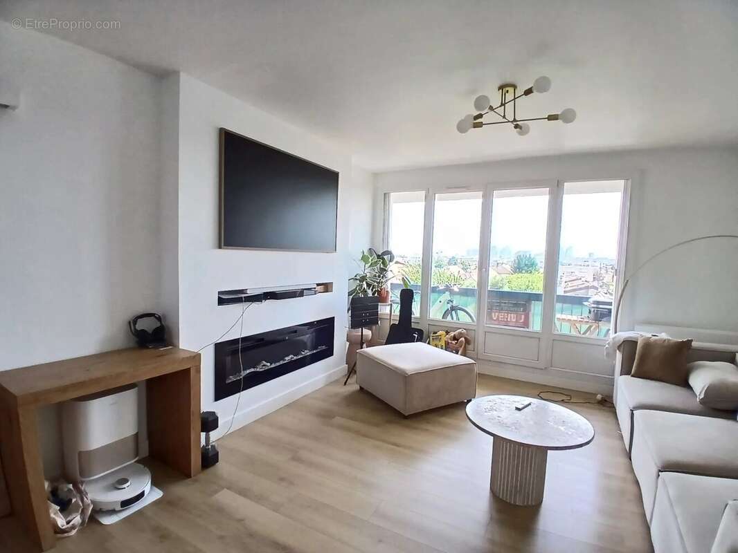 Appartement à HOUILLES