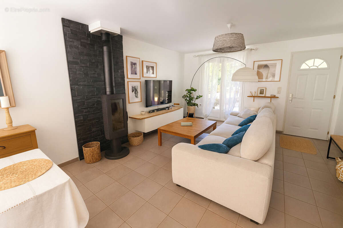 Maison à SOLLIES-TOUCAS