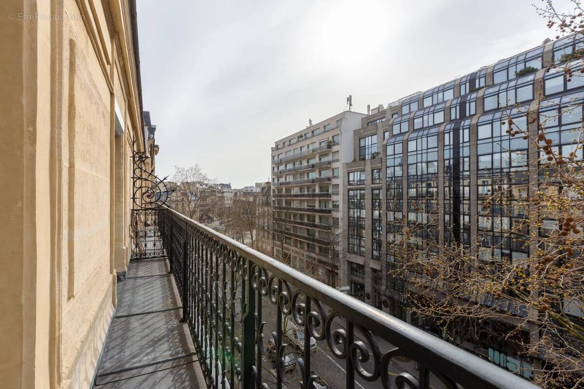 Appartement à PARIS-17E