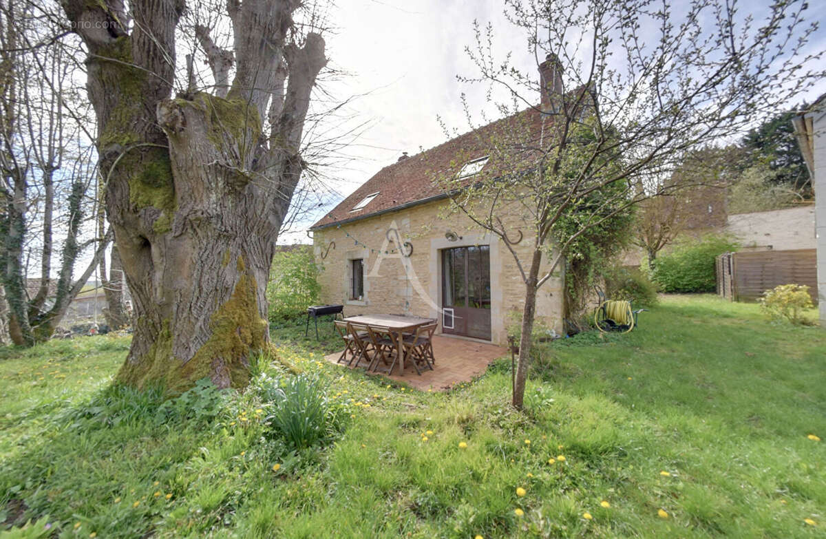 Maison à SOUGERES-EN-PUISAYE