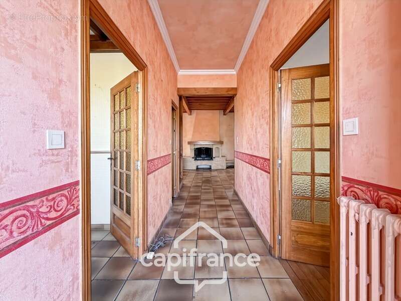 Maison familiale de 174 m² avec fort potentiel – Saint-Rambert-d'Albon (26) - photo 8