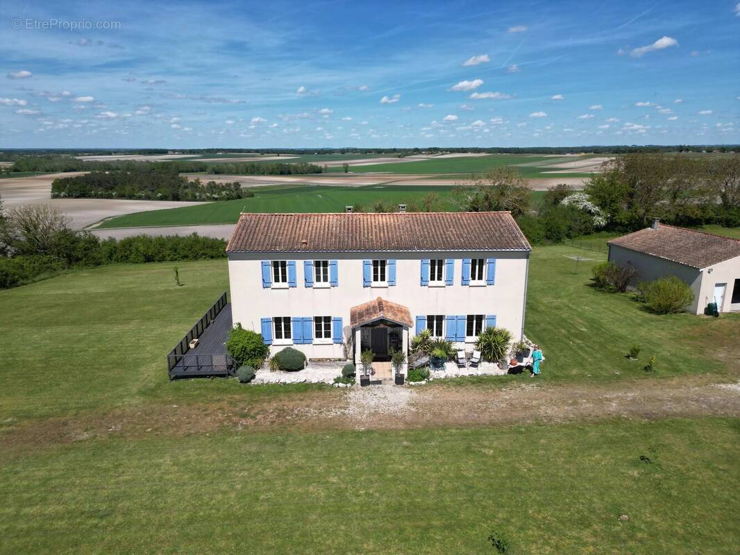 Maison à ALLAS-BOCAGE