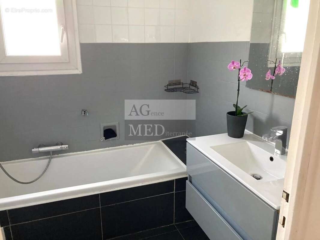 Appartement à SAINT-LAURENT-DU-VAR