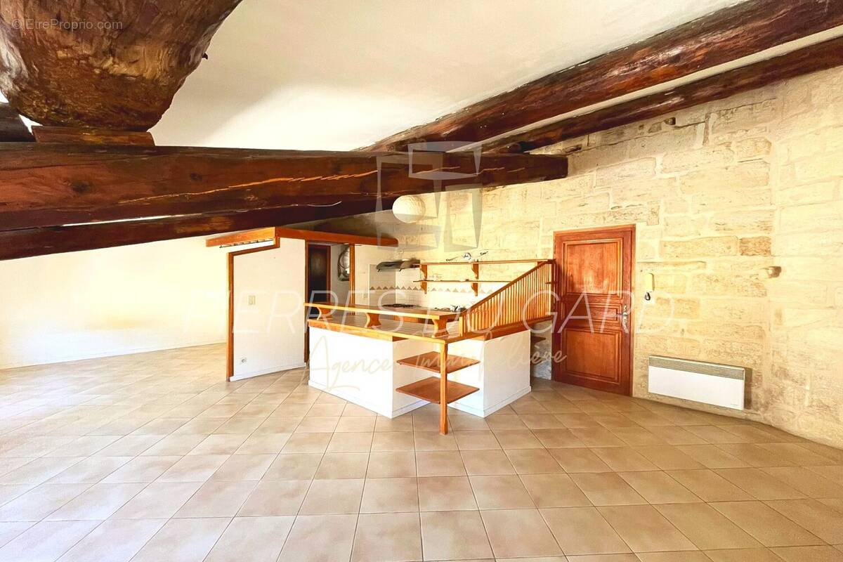 Appartement 70 m² à Uzes  - photo 2