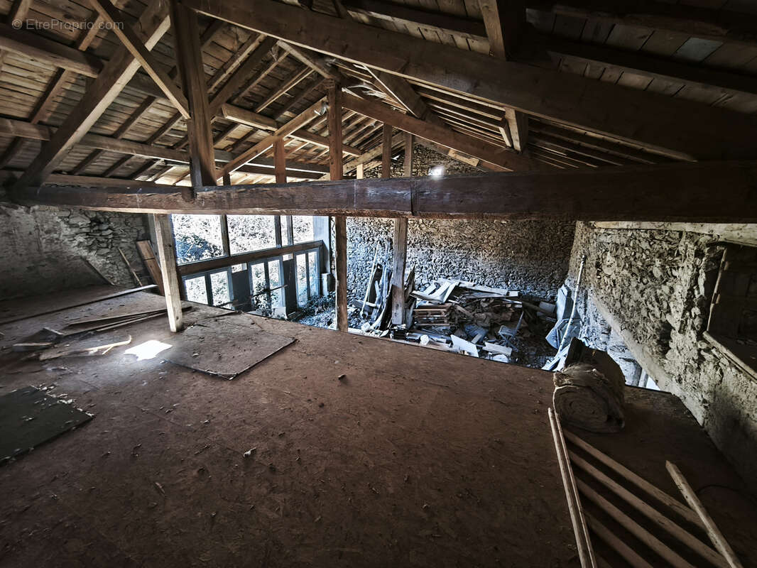 Maison à MAYRES