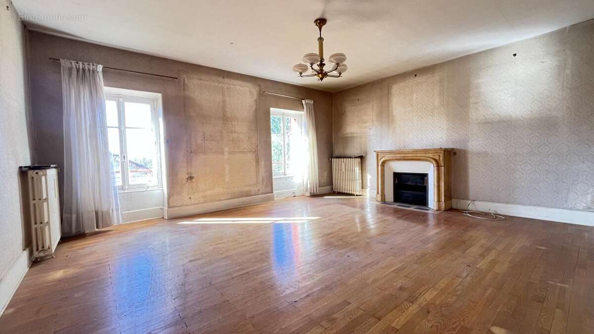 Maison à CUSSY-EN-MORVAN