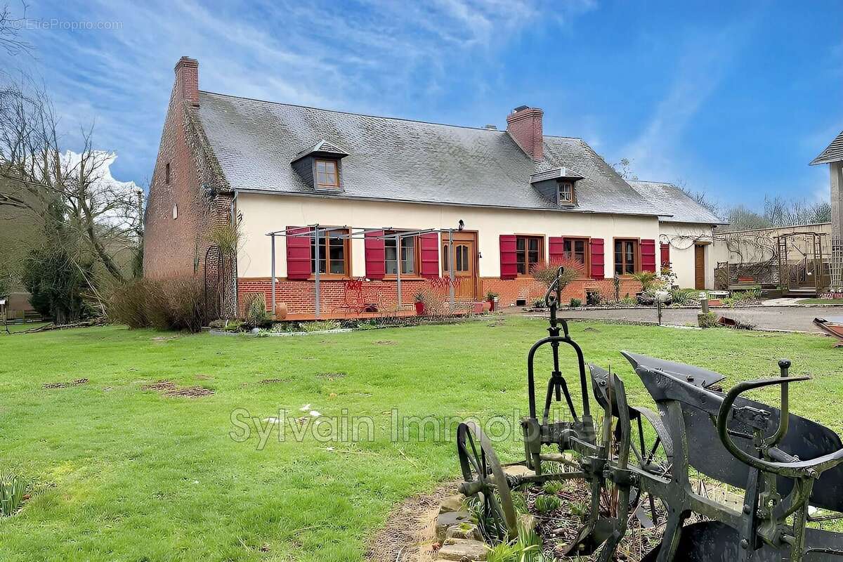 Maison à CREVECOEUR-LE-GRAND